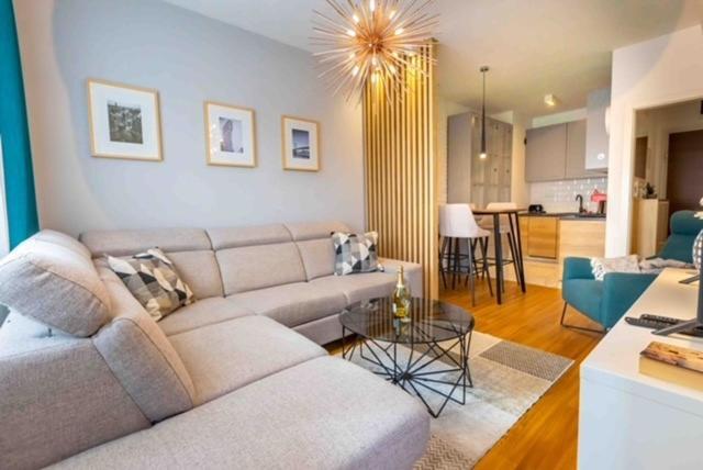 Platinum_luxury_apartment Ii *